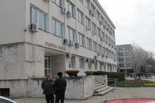 Мярка "домашен арест" постанови Районният съд в Търговище за майката, обвинена, че е пребила дъщеря си