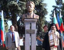 Бюст-паметник на Васил Левски бе открит в центъра на Шумен 