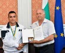 Кметът на Сливен награди ученик,станал европейски вицешампион за кадети по вдигане на тежести