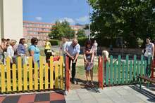 В Сливен бе открита детска площадка, оборудвана с уреди за деца с увреждания