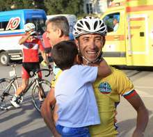 Пред крепостта "Царевец" бяха награденипобедителите  в 64-та Международнаколоездачна обиколка на България