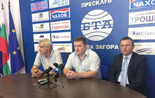 Царски вагон е изоставен сред коловозите край Стара Загора