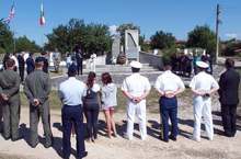 Американски военнослужещи и жители на с. Сухозем почетоха паметта на загинали преди 71 година техни сънародници