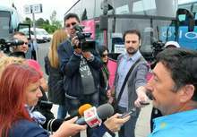 Десетки превозвачи в Бургас протестират срещу високите такси за паркинг на летището 