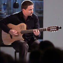 Китаристът Цветан Недялков и Държавният симфоничен оркестър на  Шумен ще изнесат концерт тази вечер в Голямата пещера на  резервата "Мадарски конник"