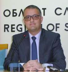 Областният управител на Сливен Димитър Сяров подписа първите договори за саниране на сгради по програмата за енергийна ефективност