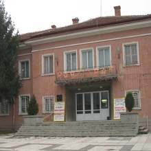 Писателят и журналист Михаил Топалов  е възстановявал читалища в Дуловския район след румънската  окупация