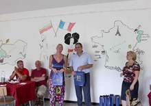 Български и френски деца в риск изработиха фреска в радомирското село Гълъбник