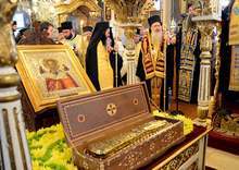 Частица от мощите на Св. Николай Мирликийски Чудотворец  е изложена в пловдивския храм "Света  Марина"