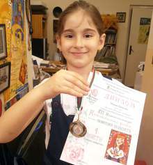 Осемгодишната Мария от Плевен спечели най-високото отличие на конкурса "Казанлъшка роза"