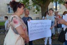 Собственици на имоти  в три блока в Русе  протестираха в центъра на града