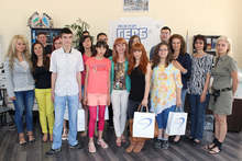 Двайсет абитуриенти в неравностойно положение са получили подаръци от Жени ГЕРБ в Русе