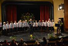 Десет пенсионерски състава изнесоха в Сливен празничен концерт, посветен на 24 май и на 1 юни - Ден на детето