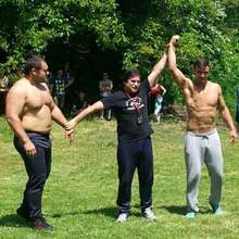 Над 20 младежи са мерили сили в народни борби на традиционния събор в старозагорското село Сулица 