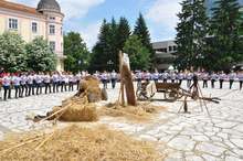 Български хора извиха 550 души от цялата страна на пощада в Разлог