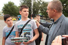 Ученик и пенсионерка спечелиха безплатни карти за тролейбусите в Стара Загора