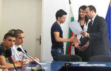 Областният управител на Търговище награди 66 изявени ученици от региона