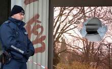 Неизвестен хвърли запалителна смес в сградата на община Варна