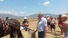 Общо трийсет коня  участваха  в турнир по конни надбягвания с двуколки  на хиподрум "Бършен" край Сливен