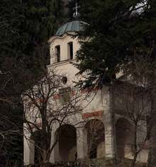 Пътешественикът Мирослав Нанков е починал тази нощ при инцидент в Зелениковския манастир край Троян