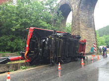 Комбайн се обърна на пътя Стара Загора - Казанлък и затрудни движението