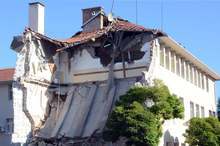 Районна прокуратура-Казанлък	води досъдебно производство за паднала стена на училище