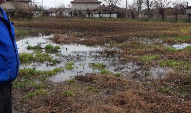 Прииждаща вода е разтревожила жителите на дуловското село Долец Прииждаща вода е разтревожила жителите на дуловското село Долец