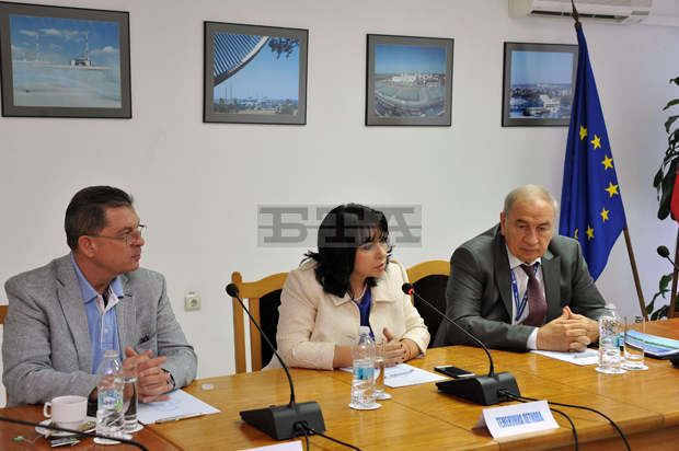 Основания за притеснения от неспазване сроковете по удължаване живота на двата блока в АЕЦ "Козлодуй" няма, смята министър Теменужка Петкова