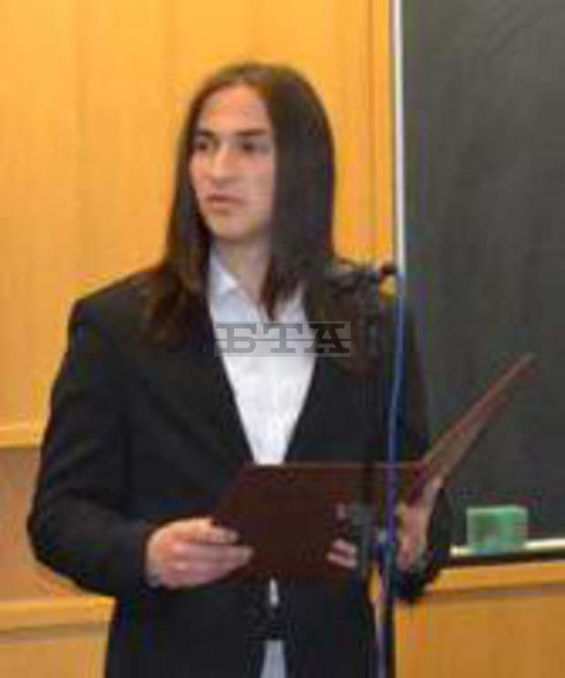 Възпитаник на СОУ "Иван Момчилов" в Елена е получил награда за компютърни умения  в Далас, САЩ