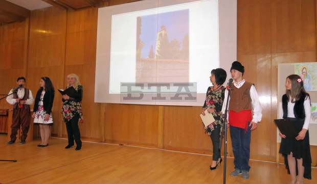 С открит урок "С вяра Божия в сърцата" започнаха честванията по случай 180 години от построяването на църквата "Света Троица" в Банско