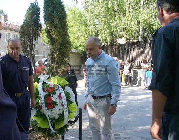 В Бобов дол отбелязаха 16 години от гибелта на шестима пожарникари и полицаи