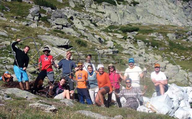 Рила "олекна" поне с осем тона отпадъци след поредното почистване, организирано от екологичното сдружение "За Земята"