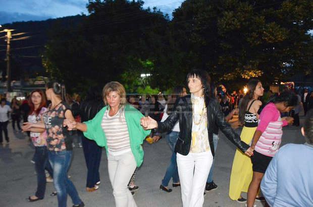 С богата музикална програма, кръшни хора и заря бе отпразнуван празникът на пиринското село Брежани