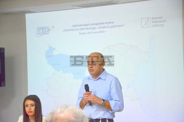 Томислав Дончев: Подготвя се инвестиционен план за Северозападна България и други региони с големи разлики в социално-икономическото развитие Томислав Дончев: Подготвя се инвестиционен план за Северозападна България и други региони с големи разлики в социално-икономическото развитие