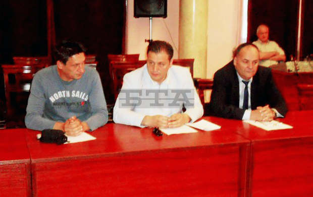 Съхранен е демонтираният гранит от централния площад на Перник