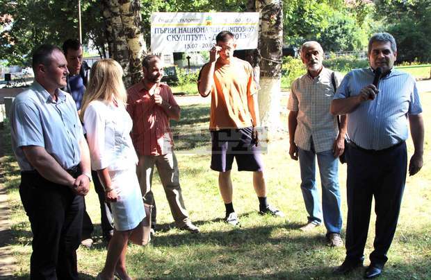 Първи скулптурен симпозиум започна в радомирското село Дрен