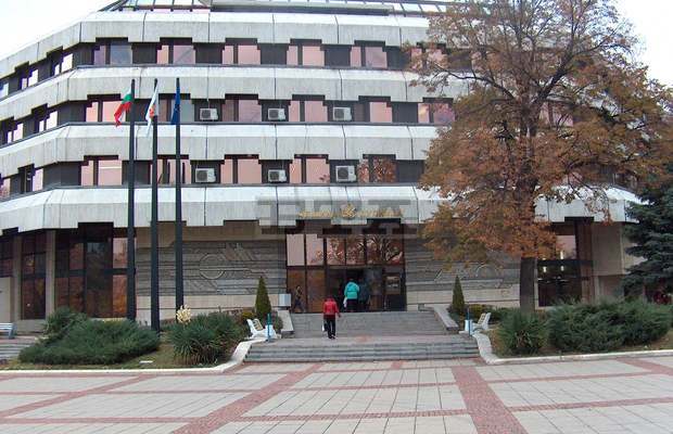 Общината в Дупница е връчила акт на болница, поставила нерегламентирана бариера Общината в Дупница е връчила акт на болница, поставила нерегламентирана бариера