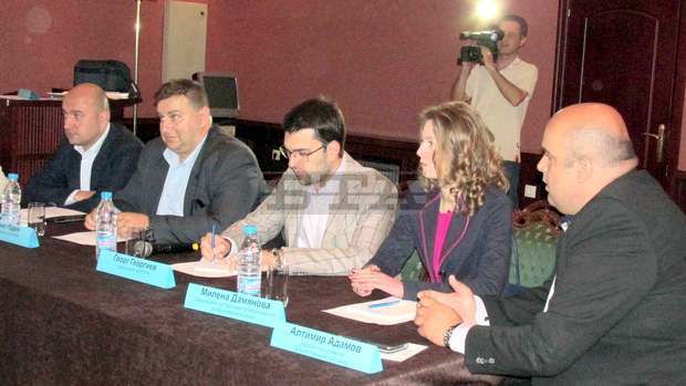 Според евродепутата Емил Радев годишно 2.7 на сто от световния брутен вътрешен продукт се губи от пране на пари