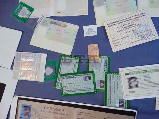 Криминална полиция в Пловдив разби печатница за неистински документи