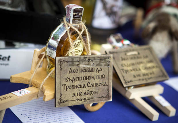 С конкурси, дегустации и демонстрации започва Българският фестивал на сливата в Троян и Орешак