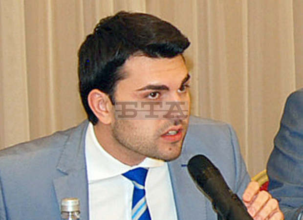 Основният залог за едно стабилно и функциониращо общество е да се насърчат младите хора да бъдат активна част от политическия и гражданския процес