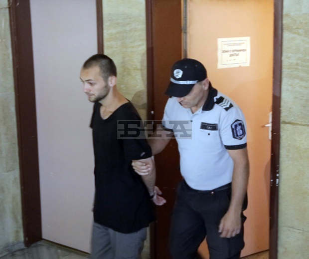 Петимата чужденци, задържани край Гюешево вчера, остават постоянно в ареста