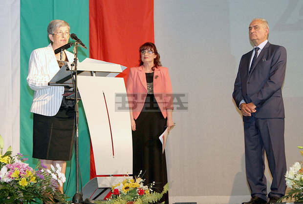 Кметът Живко Тодоров с юбилеен плакет "20 години Тракийски университет"