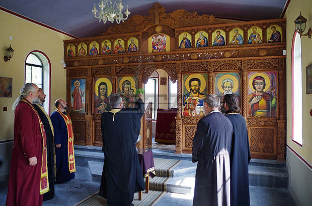 Откриха параклис в гробищния парк на Казанлък 