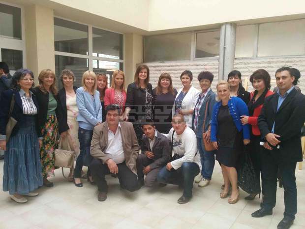 Младеж с увреждания подреди изложба в Перник