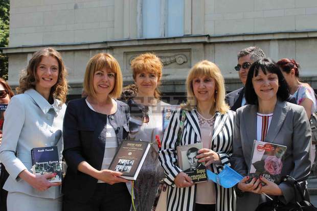 ЖГЕРБ-София и Йорданка Фандъкова  дариха книги по случай  24 май
