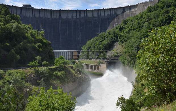Извършва се технически преглед на основните изпускатели и преливни клапи на яз. "Кърджали"