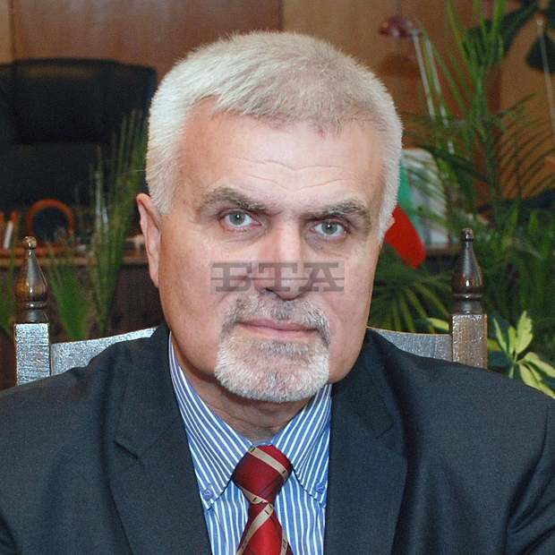 Започва изграждането на първото кръгово кръстовище в Разград, променя се движението Започва изграждането на първото кръгово кръстовище в Разград, променя се движението