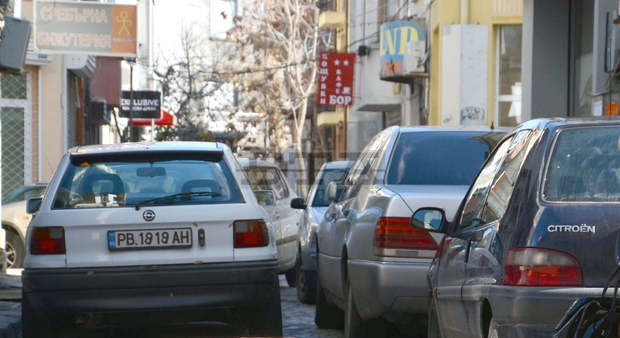 Неизвестни са разбили и обрали шест леки автомобила в Пловдив за денонощие