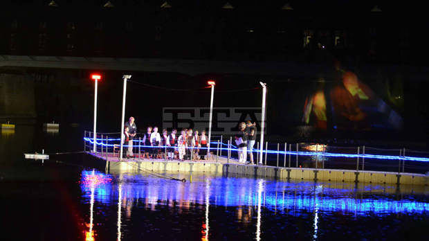 По случай първия учебен ден на плаващата сцена в Ловеч ще има концерт и детско представление 